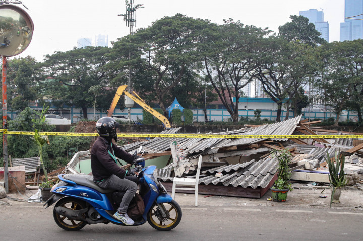 Kerusakan tersebut diduga dipicu abrasi di bantaran kali yang menggerus struktur turap.