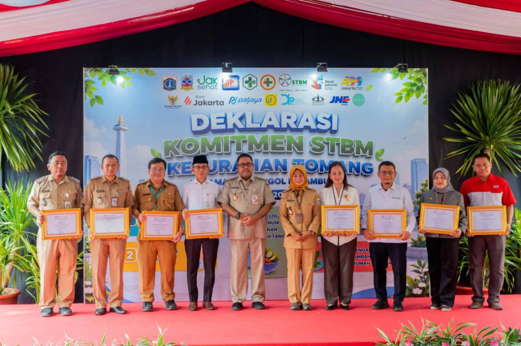Dukung Deklarasi Sanitasi Total Berbasis Masyarakat (STBM), Bank Jakarta wujudkan program Corporate Social Responsibility berupa pemberian 1 Unit Mandi Cuci Kakus (MCK) berbasis komunal di Kelurahan Tomang, Grogol Petamburan Jakarta Barat.