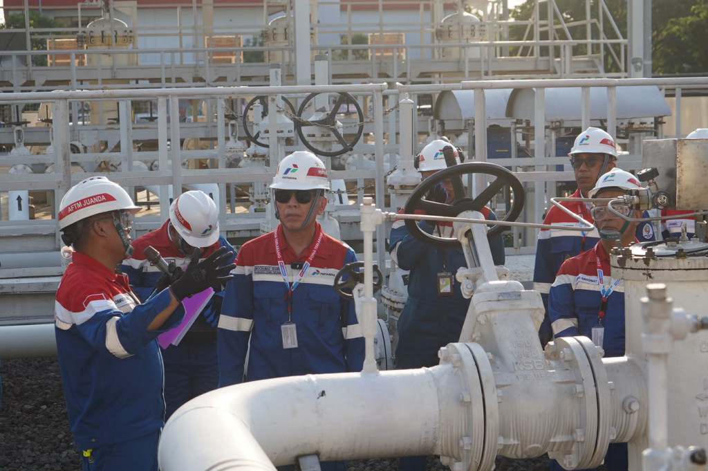 Hal ini disampaikan Iwan Bule, sapaan Iriawan, saat kunjungan kerja ke wilayah Regional Jawa Timur, Bali, dan Nusa Tenggara (Jatim Balinus) untuk memastikan keandalan pasokan energi nasional sekaligus mengawal percepatan program transisi energi.