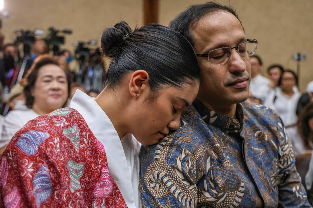 Hakim juga menjatuhkan pidana tambahan untuk mantan Mendikbudristek yaitu kewajiban membayar uang pengganti sebesar Rp809 miliar dalam korupsi pengadaan laptop Chromebook.