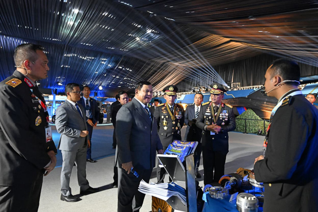 Pameran Bhayangkara tahun ini mengusung tema “Kemandirian Menuju Kedaulatan”. Tema tersebut mencerminkan komitmen Polri dalam memperkuat penggunaan produk dalam negeri serta mendorong tumbuhnya ekosistem industri keamanan nasional yang kuat, berkelanjutan, dan semakin mandiri. 