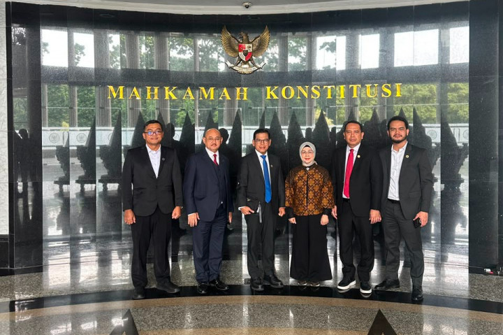 Hal ini disampaikan Sekjen Perhimpunan Advokat Indonesia Profesional (Peradi Profesional) Yuhelson saat menyampaikan keterangan sebagai pihak terkait dalam perkara pengujian konstitusionalitas Pasal 1 angka 22 dan Pasal 151 ayat (2) huruf b Undang-Undang Nomor 20 Tahun 2025 tentang Kitab Undang-Undang Hukum Acara Pidana (KUHAP) di Mahkamah Konstitusi (MK).