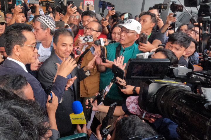 Hakim tunggal I Ketut Darpawan mengabulkan sebagian permohonan praperadilan dengan menyatakan tindakan penggeledahan yang dilakukan penyidik tidak sah.