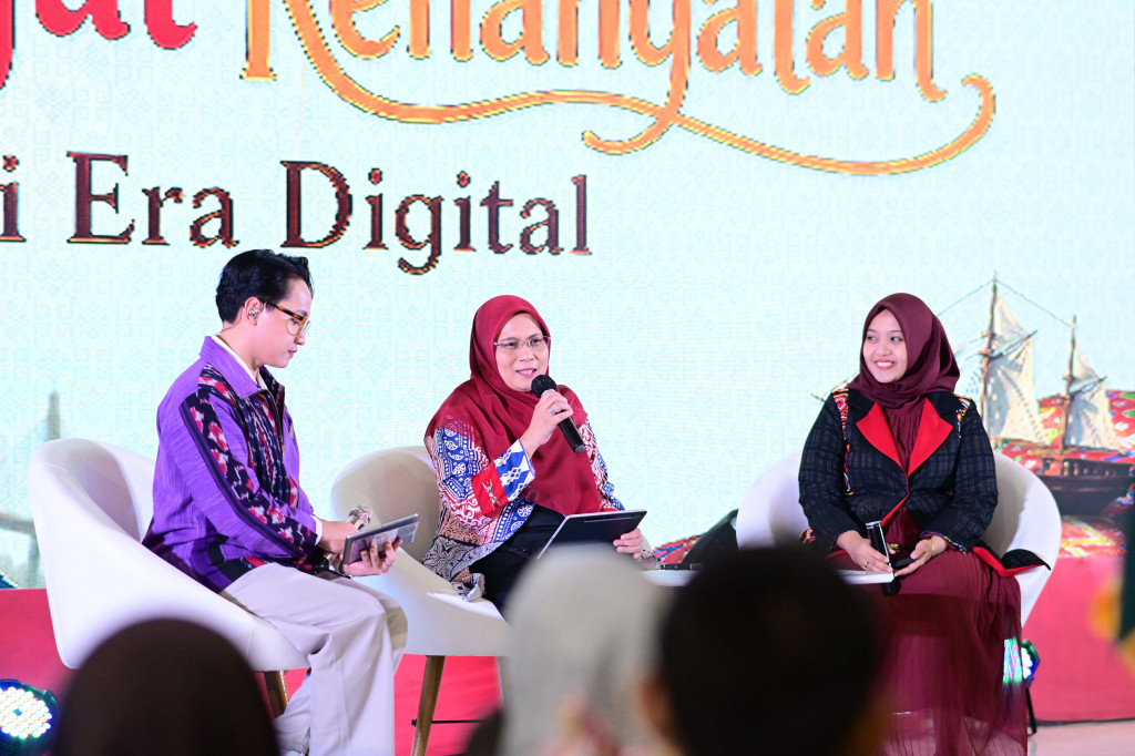 Kegiatan ini merupakan implementasi nyata dari semangat PP TUNAS untuk membangun ekosistem digital yang aman bagi anak, dimulai dari interaksi hangat di dalam rumah. Sebagai bentuk aksi nyata, seluruh peserta workshop diajak langsung membuat kerajinan serat lontar berupa Songkok Guru, kerajinan khas Kabupaten Takalar.