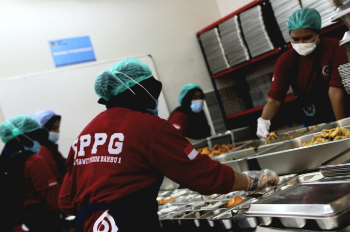 Program Makan Bergizi Gratis (MBG) kembali beroperasi bertepatan dimulainya tahun ajaran baru 2026/2027. Seiring dimulainya kembali kegiatan belajar mengajar, Satuan Pelayanan Pemenuhan Gizi (SPPG) Duren Sawit Pondok Bambu 1 kembali beroperasi.