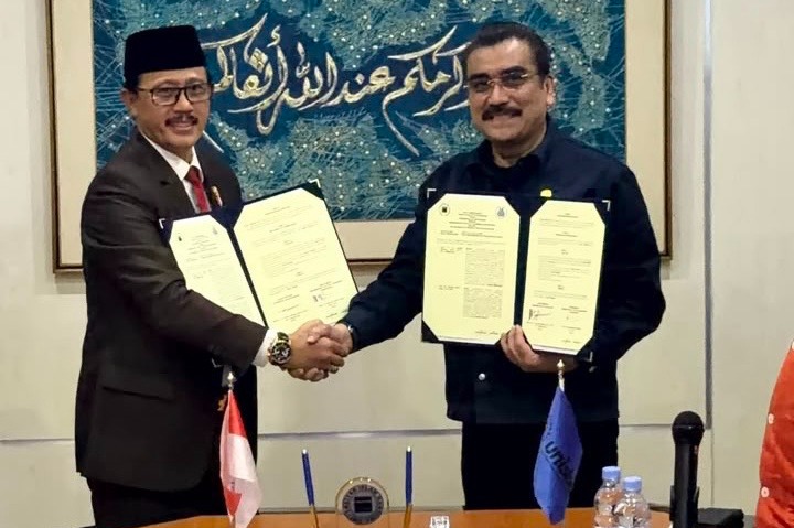 Perhimpunan Advokat Indonesia Profesional (PERADI PROFESIONAL) dan Universitas Islam Bandung (UNISBA) secara resmi menjalin kemitraan strategis melalui penandatanganan Nota Kesepahaman (MoU) antara Universitas Islam Bandung dan PERADI PROFESIONAL.