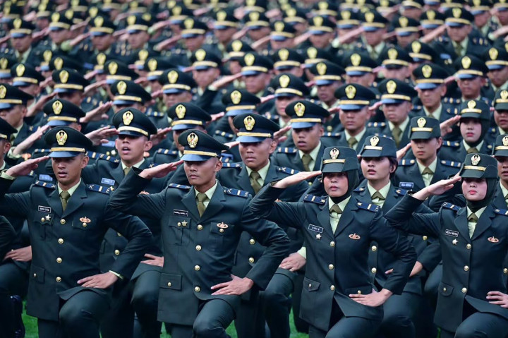 Menurut Presiden, momen pelantikan ini bukanlah garis akhir dari pendidikan yang ditempuh, melainkan babak awal pengabdian sesungguhnya. 