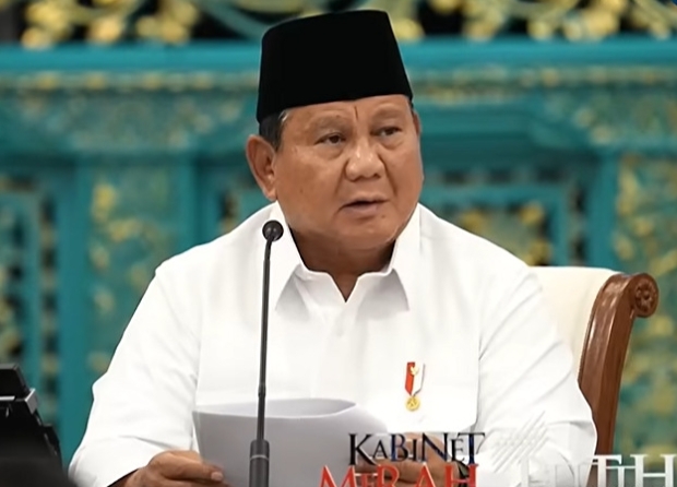 ‎Presiden Prabowo Subianto sebelumnya mempercepat target swasembada gula nasional menjadi dua tahun, lebih cepat dari rencana awal empat tahun. Keputusan ini disampaikan saat panen raya di Malang, Jawa Timur, atas komitmen Menteri Pertanian Andi Amran Sulaiman.