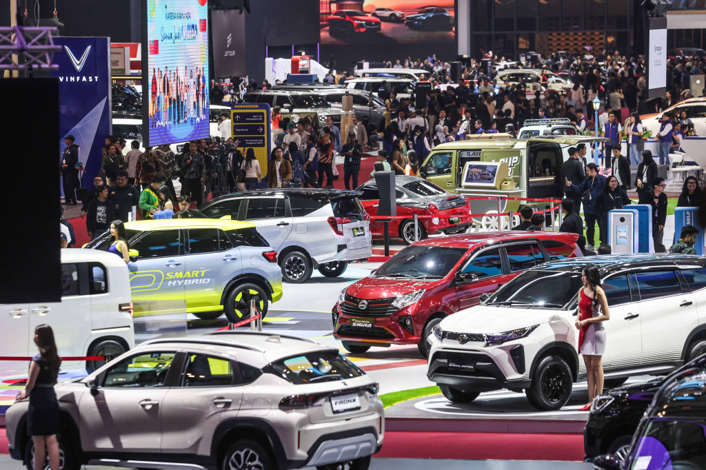 Pameran ini menampilkan kendaraan penumpang, kendaraan komersial, sepeda motor, karoseri, serta ratusan perusahaan industri pendukung otomotif.