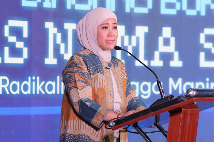 Menteri Komunikasi dan Digital (Komdigi) Meutya Hafid mengingatkan paparan radikalisme di ruang digital dapat berkembang secara bertahap melalui mekanisme algoritma media sosial maupun platform digital. Menurutnya, proses tersebut tidak selalu diawali dengan ajakan melakukan kekerasan, tetapi dapat bermula dari interaksi sederhana hingga rekomendasi konten yang terus berulang.