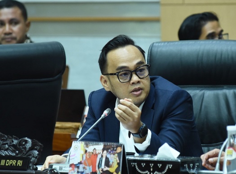 Menurut Wakil Ketua Komisi III DPR RI Moh. Rano Alfath, keberhasilan tersebut menunjukkan pentingnya konsistensi aparat penegak hukum dalam memutus mata rantai peredaran obat keras ilegal yang dapat berdampak luas di tengah masyarakat.