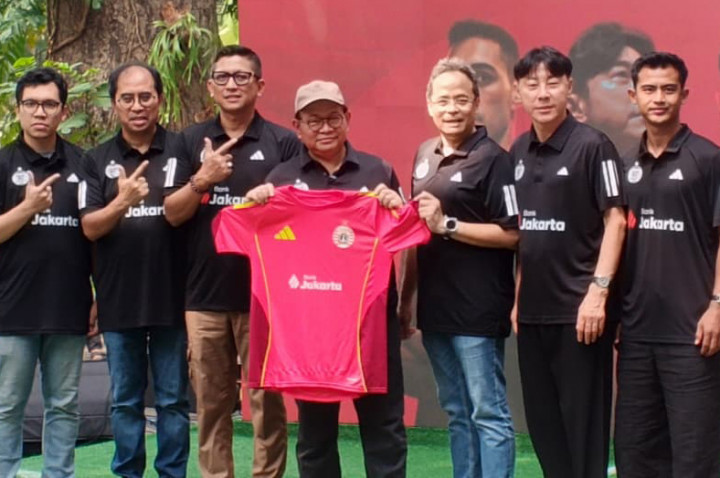 Gubernur DKI Jakarta Pramono Anung menilai kolaborasi tersebut dapat memperkuat hubungan antara Persija, masyarakat, dan Jakarta. Pemprov DKI juga membuka peluang lebih luas bagi Jakarta sebagai destinasi sport tourism, termasuk dengan meningkatkan fasilitas dan akses menuju Jakarta International Stadium (JIS).