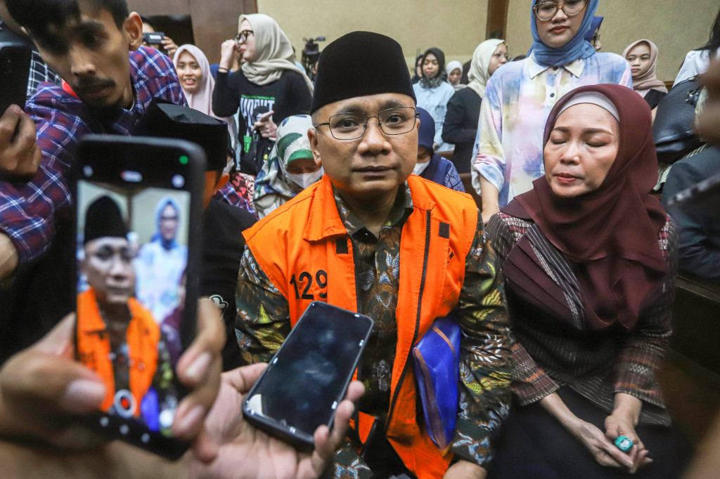 Yaqut didakwa melakukan korupsi terkait pengelolaan kuota haji periode 2023–2024. Perkara tersebut berkaitan dengan dugaan penyalahgunaan dalam pengaturan kuota haji.