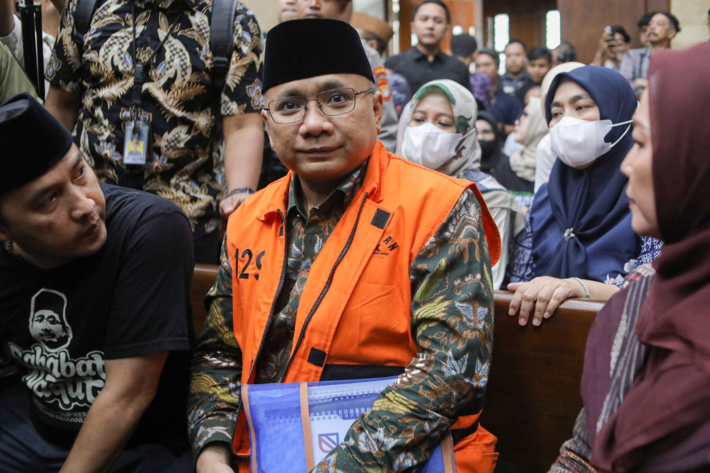 Dalam perkara tersebut, Yaqut didakwa melakukan tindak pidana korupsi yang diduga merugikan negara sekitar Rp622 miliar.