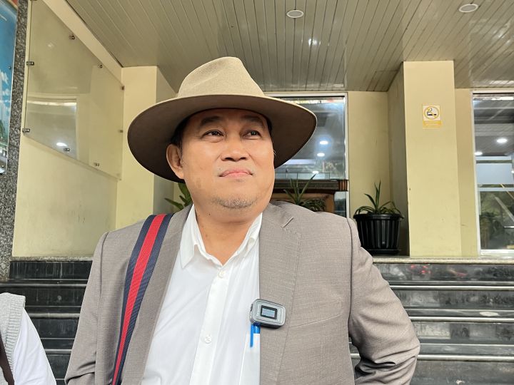 Koordinator Masyarakat Anti Korupsi Indonesia (MAKI) Boyamin Saiman mendorong kejelasan penanganan perkara pembangunan 2.100 rumah bagi eks pejuang Timor Timur yang masih didalami Kejaksaan Tinggi Nusa Tenggara Timur (Kejati NTT).