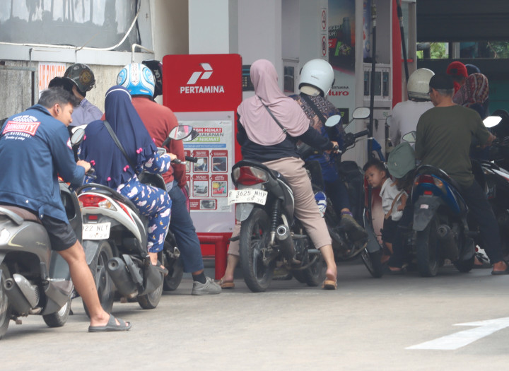 Kebijakan tersebut menjadi bagian dari upaya penyaluran BBM bersubsidi agar lebih tepat sasaran.