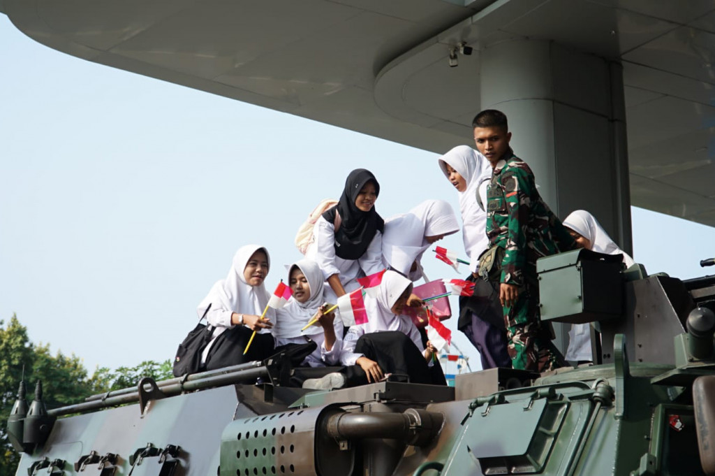 Gebyar Merdeka Nusantara diselenggarakan Korem 051/Wijayakarta dengan menghadirkan sejumlah pertunjukan seni dan budaya dari berbagai daerah. Tanjidor, ondel-ondel, hingga angklung menjadi bagian dari pertunjukan yang dapat dinikmati masyarakat.