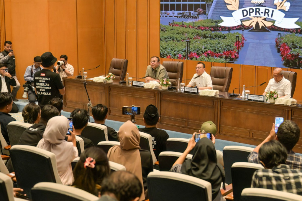 Dalam pertemuan itu, perwakilan massa menyampaikan aspirasi dan tuntutan mereka terkait percepatan pembahasan serta pengesahan RUU Perampasan Aset.