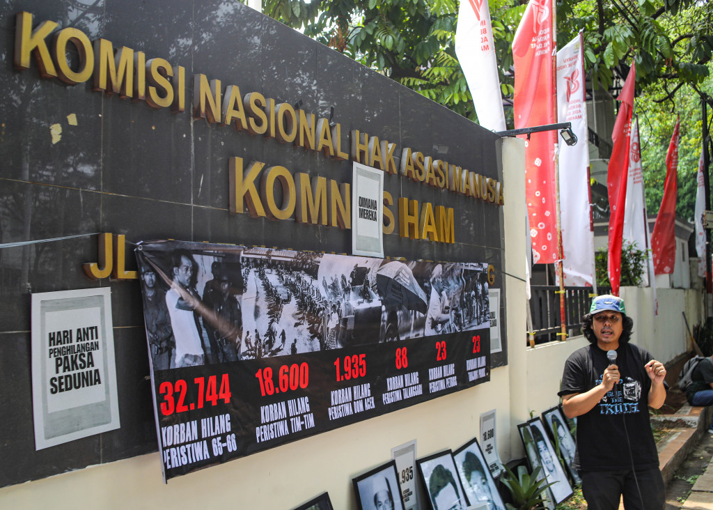 Peringatan Hari Anti Penghilangan Paksa Sedunia menjadi momentum untuk kembali mengingat kasus penghilangan paksa sekaligus mendorong upaya penyelesaian dan pengungkapan kebenaran atas kasus-kasus tersebut. 