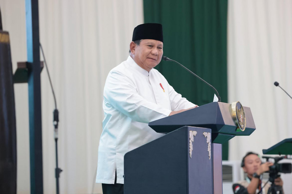 Momen ini memiliki makna sejarah tersendiri. Enam puluh empat tahun setelah Presiden Soekarno hadir dalam penutupan Muktamar NU pada masanya, Presiden Prabowo kembali hadir menutup forum besar Nahdlatul Ulama yang sejak awal berdirinya memiliki hubungan erat dengan perjalanan bangsa Indonesia.