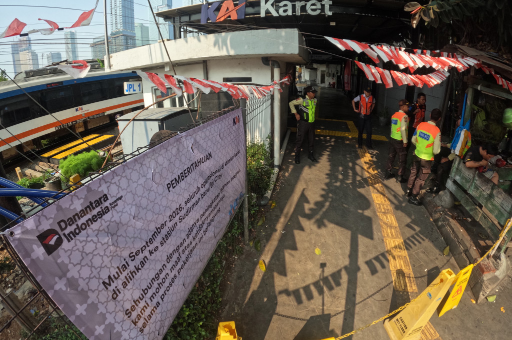 Suasana Stasiun Karet setelah resmi tidak lagi melayani penumpang di Jakarta, Selasa, 1 September 2026. 