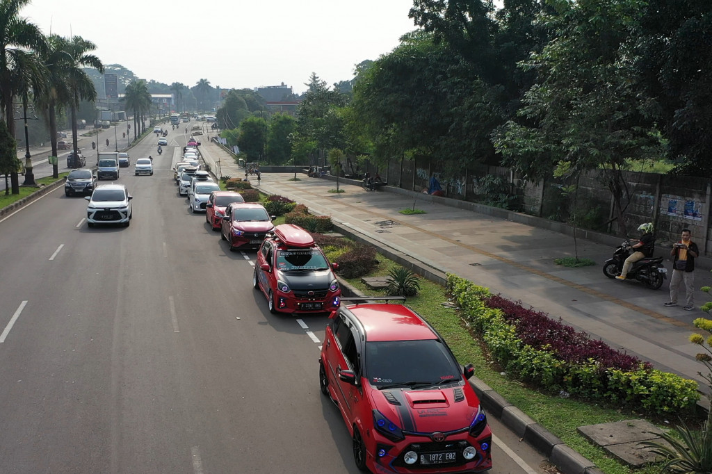 Pemanfaatan teknologi tersebut dapat ditemukan dalam beragam kebutuhan dokumentasi, mulai dari kegiatan perusahaan, pernikahan, perjalanan wisata hingga kegiatan komersial. Setiap perangkat memiliki karakter pengambilan gambar yang dapat disesuaikan dengan situasi dan kebutuhan dokumentasi.