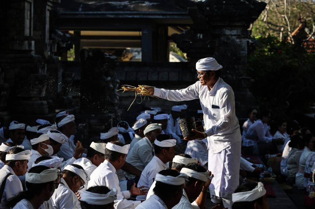 Perayaan Tumpek Uye menjadi tradisi yang telah rutin digelar sebagai wujud penghormatan bagi satwa atau hewan sekaligus daya tarik wisata internasional yang mampu memperkuat posisi Uluwatu sebagai destinasi unggulan Bali.