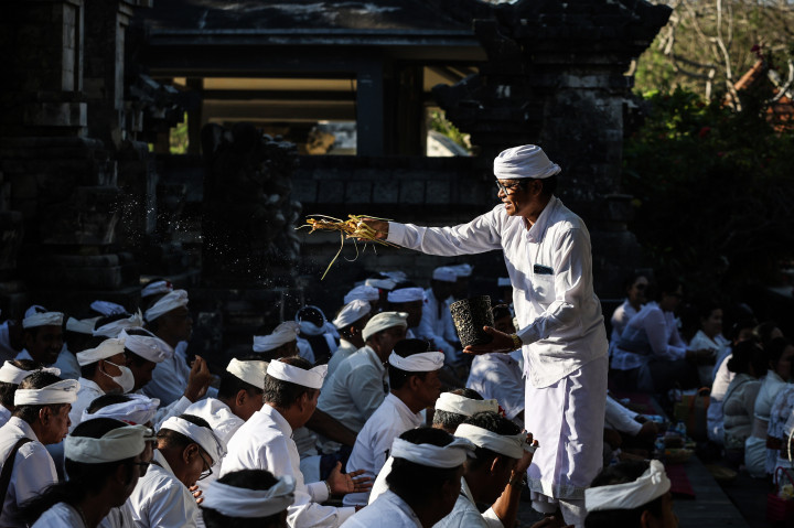 Perayaan Tumpek Uye menjadi tradisi yang telah rutin digelar sebagai wujud penghormatan bagi satwa atau hewan sekaligus daya tarik wisata internasional yang mampu memperkuat posisi Uluwatu sebagai destinasi unggulan Bali.