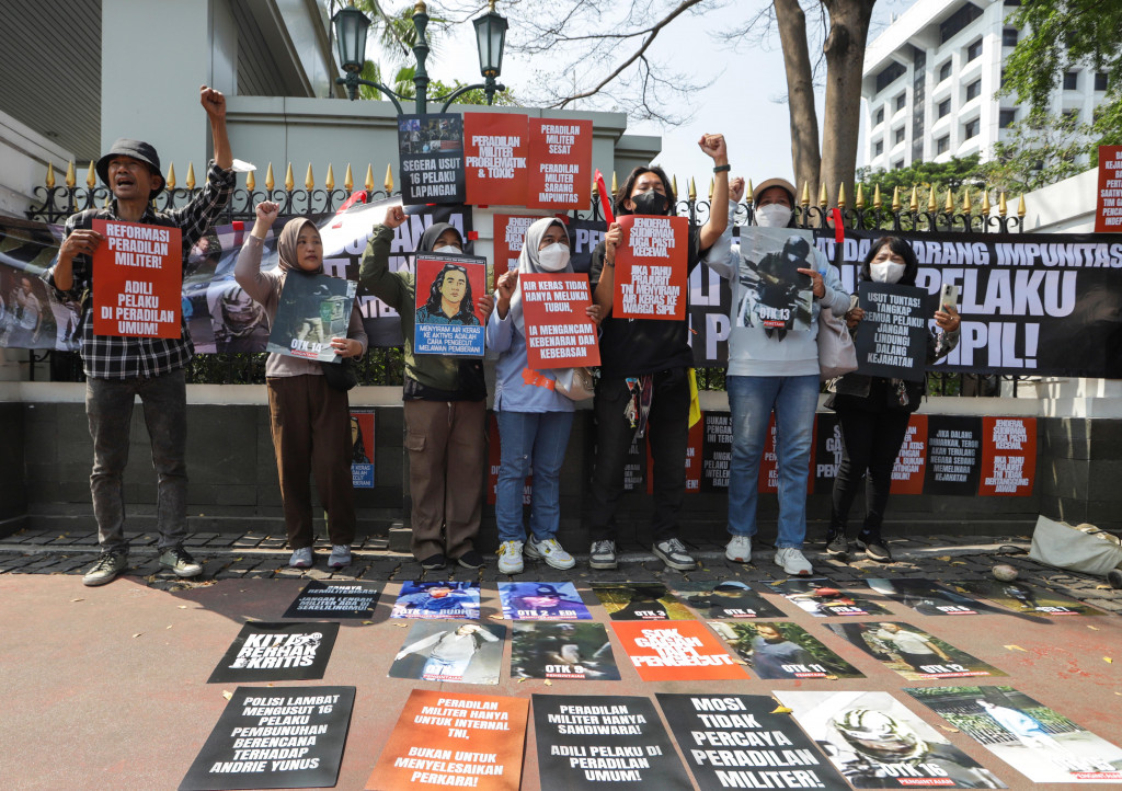 Mereka mendesak MA untuk meninjau kembali putusan banding tersebut dan menghukum 16 oknum yang terlibat dalam serangan itu.