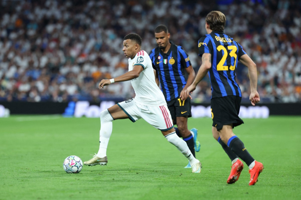 Real Madrid membuka keunggulan pada menit ke-14 melalui Kylian Mbappe. 