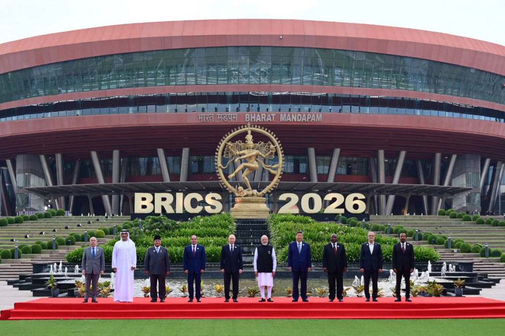 Sebelum melakukan penanaman pohon, Presiden Prabowo bersama para pemimpin negara anggota BRICS terlebih dahulu mengabadikan momen kebersamaan melalui sebuah sesi foto. 
