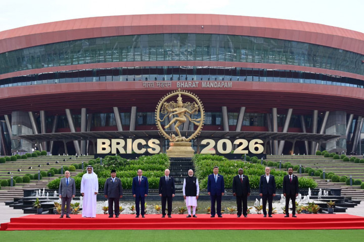 Sebelum melakukan penanaman pohon, Presiden Prabowo bersama para pemimpin negara anggota BRICS terlebih dahulu mengabadikan momen kebersamaan melalui sebuah sesi foto. 