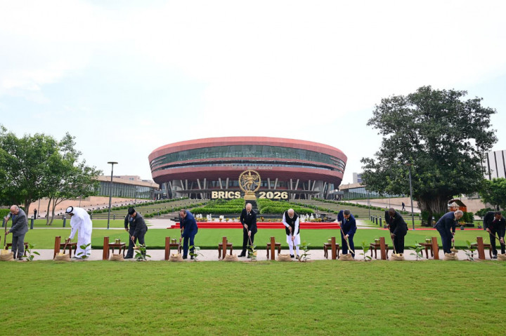 Penanaman pohon tersebut berlangsung di area Nataraj Statue, Bharat Mandapam, Republik India, pada Sabtu, 12 September 2026.