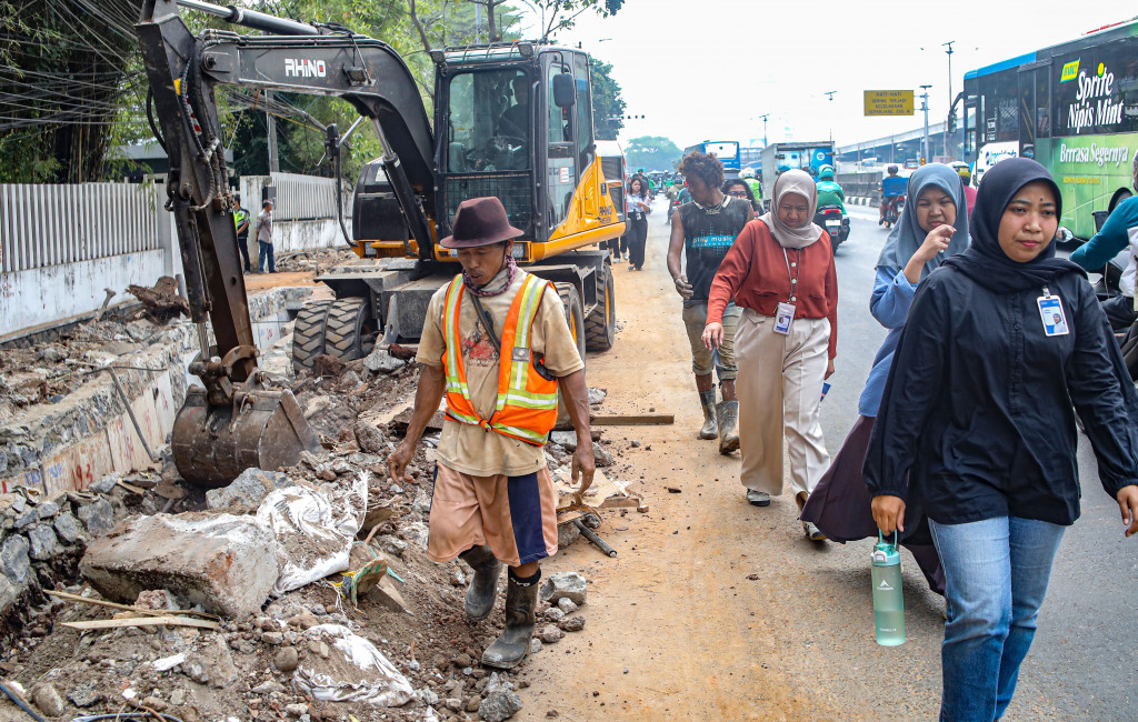 Revitalisasi dilakukan untuk meningkatkan kenyamanan, keamanan, dan aksesibilitas pejalan kaki. Pengerjaan proyek menyebabkan penyempitan badan jalan sehingga berdampak pada kepadatan lalu lintas di kawasan tersebut.