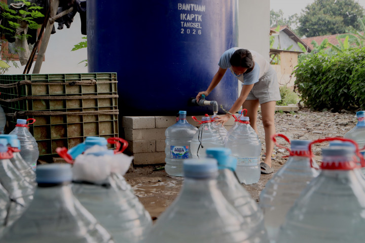 Bantuan air bersih dikirim setiap dua hari sekali untuk memenuhi kebutuhan warga terdampak kekeringan. 