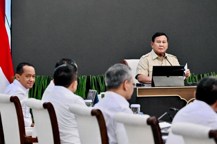 Presiden Prabowo Subianto memimpin Sidang Paripurna Dewan Energi Nasional (DEN) di Istana Merdeka, Jakarta, pada Kamis, 17 September 2026. Sidang paripurna pertama DEN pada tahun 2026 tersebut membahas sejumlah langkah strategis untuk memastikan ketahanan sekaligus memperkuat kemandirian energi nasional di tengah dinamika geopolitik global.
