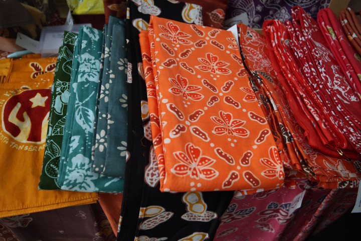 Motif tersebut menjadi upaya memperkenalkan identitas dan kekayaan budaya lokal melalui karya batik. 