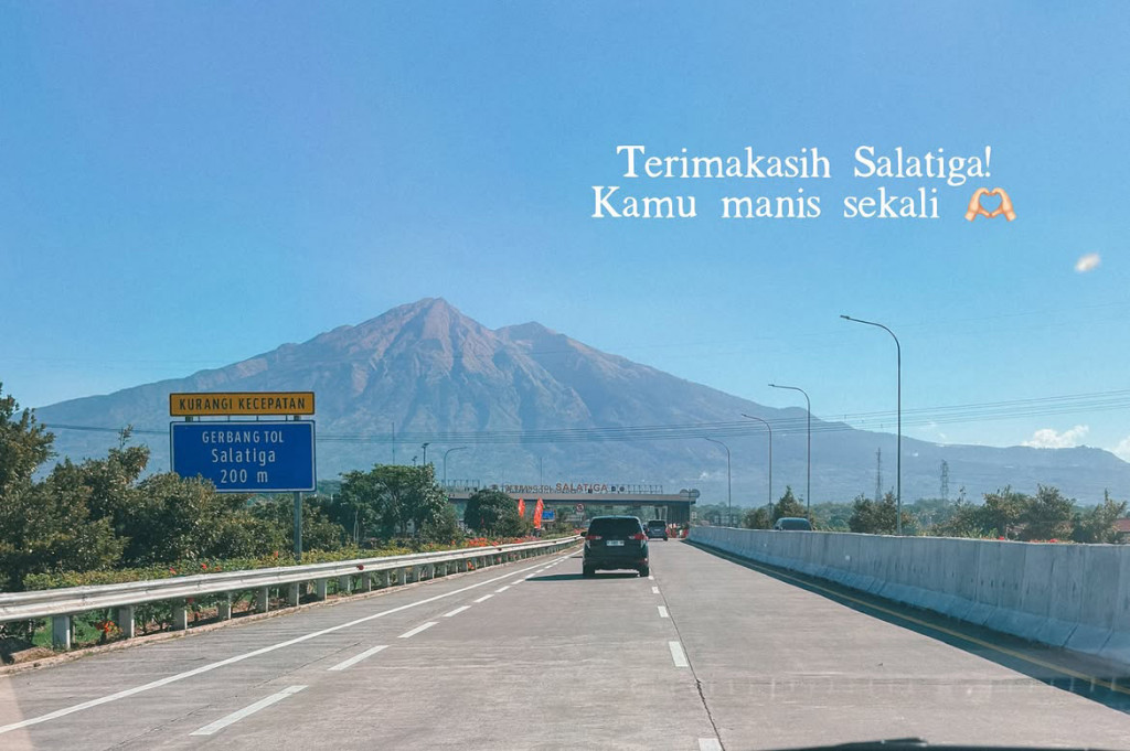 “Masih banyak wishlistku yang belum kesampaian di kota ini. Salatiga, kamu sungguh ngangenin. Tunggu aku kembali yaa,” tulis Andien dalam unggahannya. 