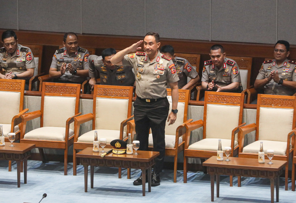 Rapat paripurna DPR menyetujui Suyudi Ario Seto sebagai Kapolri menggantikan Listyo Sigit Prabowo. 
