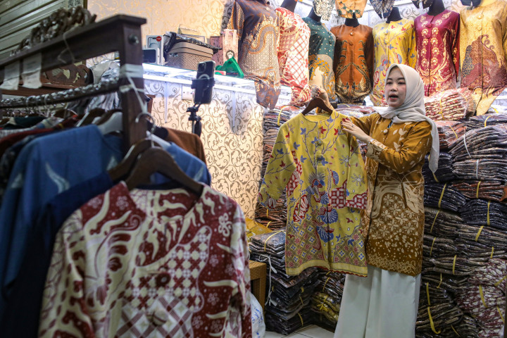 Pemerintah mulai memberlakukan pemungutan Pajak Penghasilan (PPh) Pasal 22 sebesar 0,5% bagi pedagang daring melalui platform marketplace sejak Kamis, 1 Oktober 2026. 