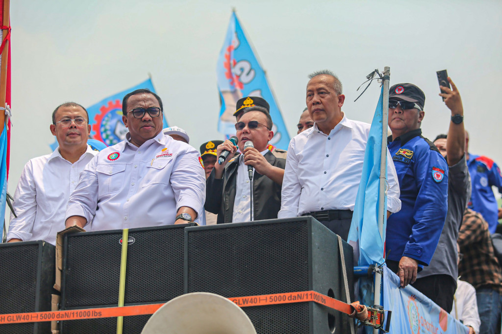 Pimpinan DPR menerima dan menampung aspirasi buruh terkait pembahasan Rancangan Undang-Undang (RUU) Ketenagakerjaan yang disampaikan dalam aksi unjuk rasa tersebut.