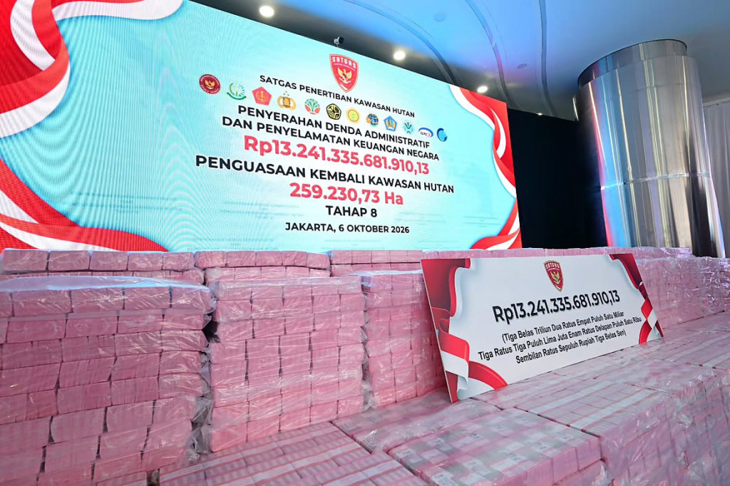 Pada tahap kedelapan, Satgas Penertiban Kawasan Hutan (Satgas PKH) menyerahkan penerimaan negara senilai Rp13,24 triliun kepada Kementerian Keuangan.