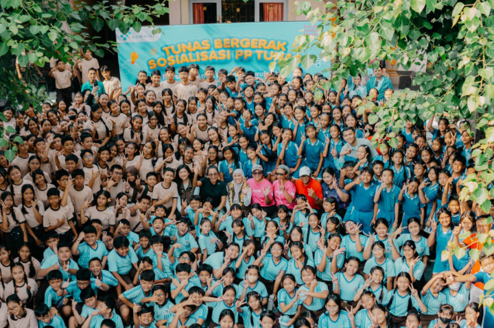 Ajakan itu disampaikan Meutya saat berdialog dengan siswa dalam Sosialisasi Peraturan Pemerintah Nomor 17 Tahun 2025 tentang Tata Kelola Penyelenggaraan Sistem Elektronik dalam Pelindungan Anak (PP TUNAS) di Tabanan, Bali, Jumat, 9 Oktober 2026.