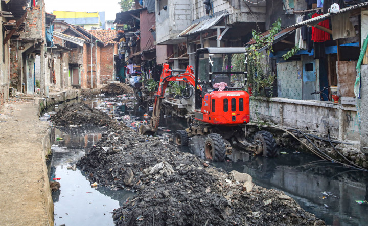 Pemerintah Provinsi DKI Jakarta menargetkan penataan sungai sepanjang 2,3 kilometer tersebut dimulai pada awal 2027 dan rampung pada 2028.