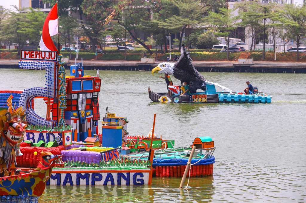 Kegiatan yang dijadwalkan berlangsung pada Minggu, 18 Oktober 2026 itu menjadi salah satu upaya mengampanyekan kepedulian terhadap lingkungan serta mendorong pemanfaatan sampah plastik menjadi produk kreatif dan bernilai guna.