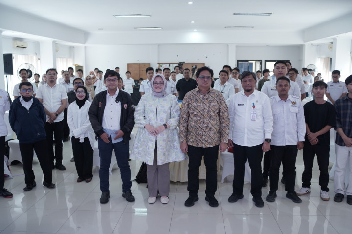 Direktur Kemitraan Komunikasi Lembaga dan Kehumasan Kementerian Komdigi, Marroli Jeni Indarto, menyoroti algoritma media sosial yang menyajikan konten berdasarkan preferensi dan riwayat aktivitas pengguna.