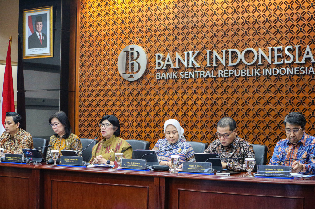 Keputusan tersebut sejalan dengan perkiraan inflasi 2026 yang tetap rendah dan terkendali dalam sasaran 2,5% ± 1%.