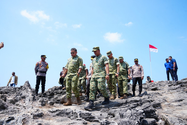 Rencana pembangunan Tugu Titik Nol Kilometer Selatan Indonesia di Kabupaten Rote Ndao, Nusa Tenggara Timur (NTT), turut membuka pembahasan mengenai kebutuhan infrastruktur dasar masyarakat di kawasan perbatasan.