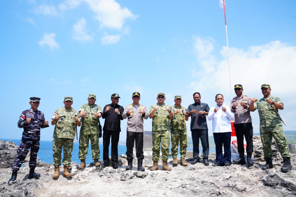 Kepala Badan Nasional Pengelola Perbatasan dan Daerah Terpencil (BNPPDT) Jenderal TNI Maruli Simanjuntak menyampaikan rencana tersebut saat meninjau Titik Nol Kilometer Selatan Indonesia di Rote Ndao, Sabtu, 24 Oktober 2026.