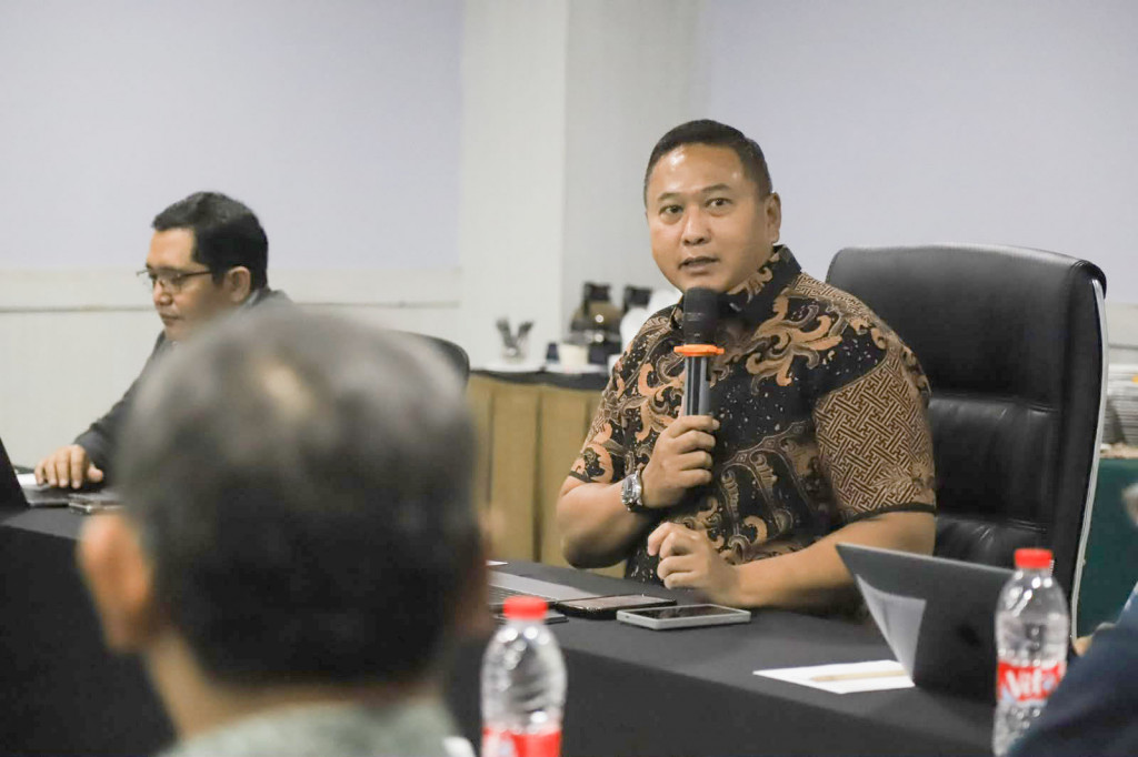 Hal tersebut menjadi salah satu pembahasan dalam bedah buku Perang Kognitif: Eskalasi Digital, Demonstrasi, dan Demokrasi Indonesia 2025 karya Brigjen TNI Dr Agus Bhakti di Fakultas Ilmu Sosial dan Ilmu Politik (FISIP) Universitas Padjadjaran (Unpad), Bandung, Kamis, 15 Oktober 2026.